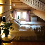 Hyggelig Laftehytte Pa 140kvm Med Ski-in/out Uvdal