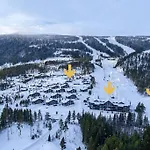 Hyggelig Laftehytte Pa 140kvm Med Ski-in/out Hébergement de vacances