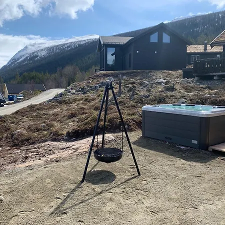 Hyggelig Laftehytte Pa 140kvm Med Ski-in/out *