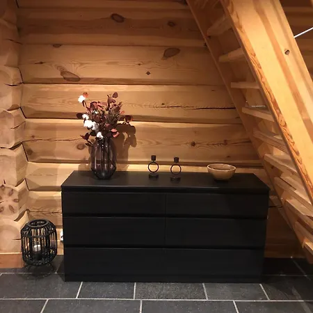 度假居 Hyggelig Laftehytte Pa 140kvm Med Ski-in/out *